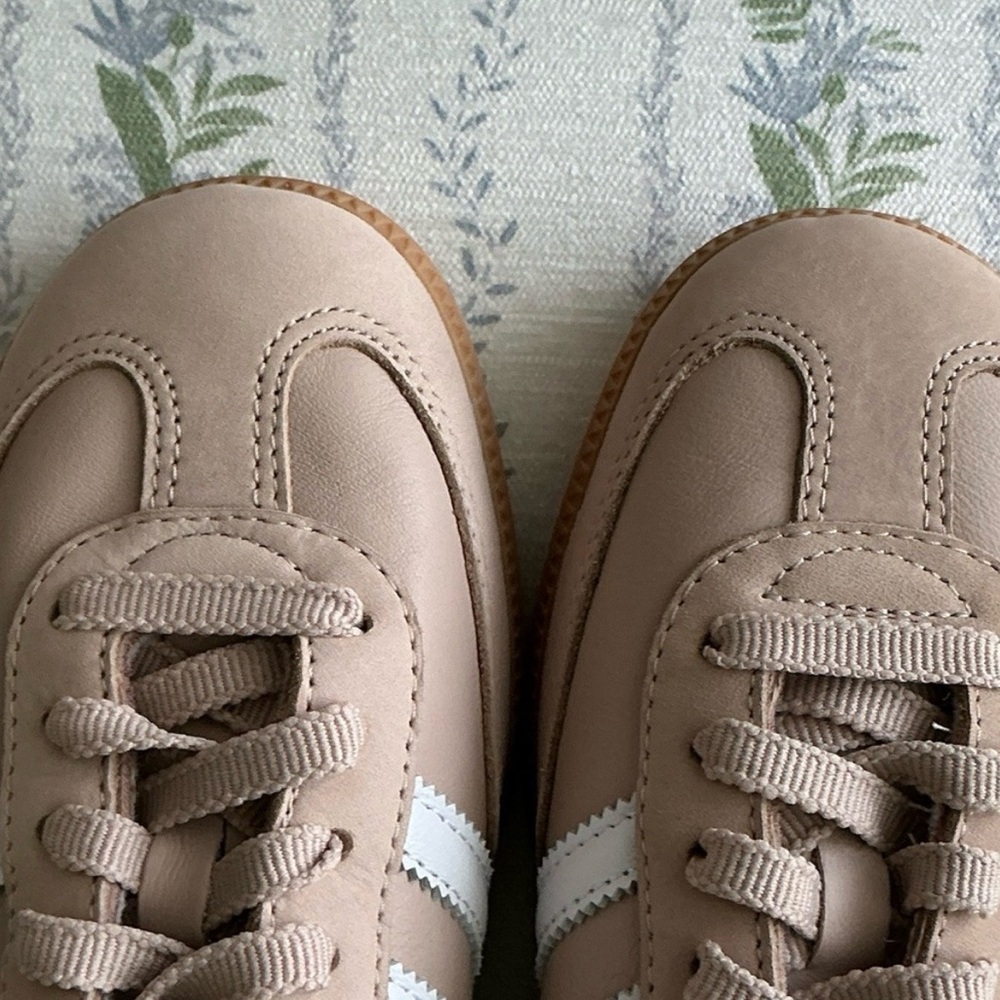 adidas Beige Low-Top Sneakers with White Stripes - Picture 5 of 7